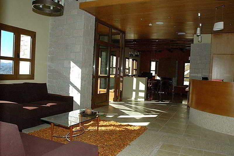 Castle Resort Калаврита Экстерьер фото