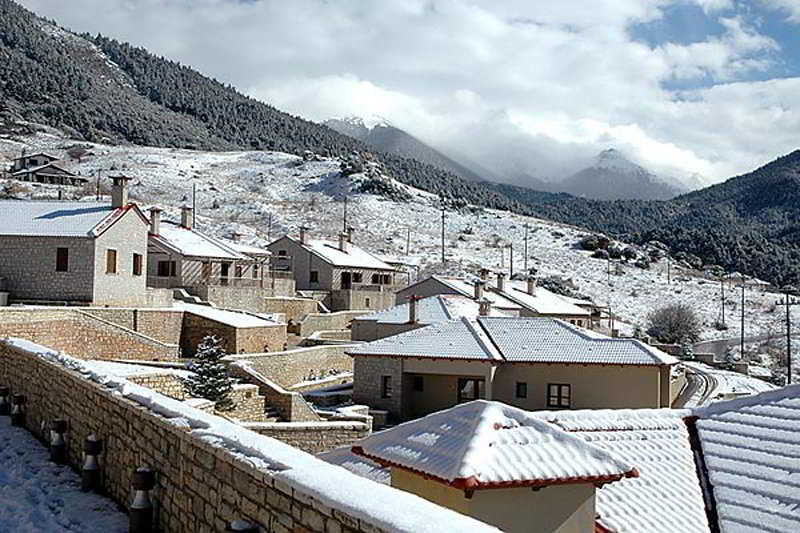 Castle Resort Калаврита Экстерьер фото