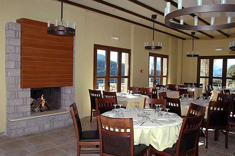 Castle Resort Калаврита Экстерьер фото