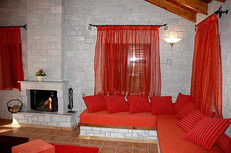 Castle Resort Калаврита Экстерьер фото