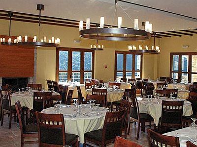 Castle Resort Калаврита Экстерьер фото